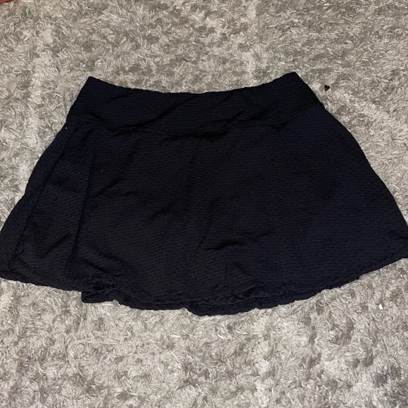 Black tennis skirt, super flattering! - Picture 1 of 4